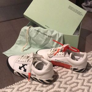 Off-white sneakers vans authentic